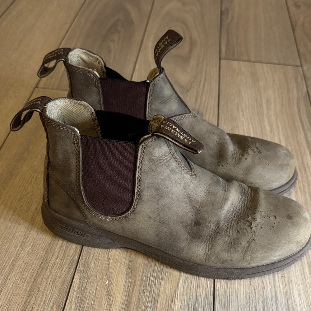 Blundstone Distressed Brown Leather Boots